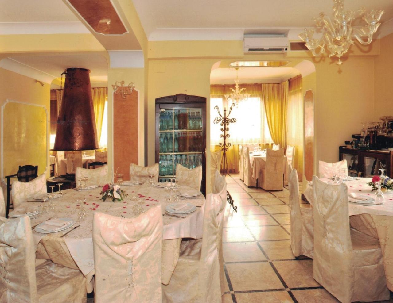 Albergo La Perla Civitella Roveto Екстериор снимка